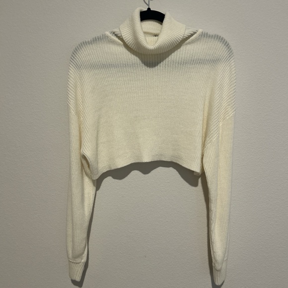 H&M Cream Cropped Turtleneck Sweater - Picture 1 of 5